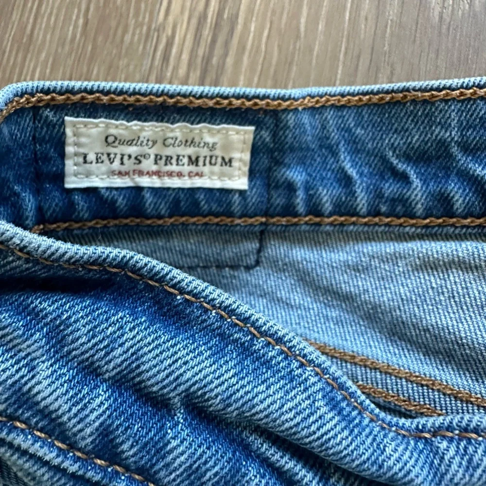 Levi’s Wedgie Size 28 - Picture 4 of 9